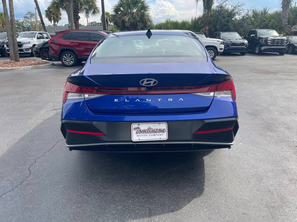 Used 2025 Hyundai Elantra SEL FWD image 4