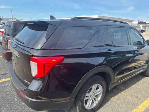 Used 2024 Ford Explorer XLT AWD/4WD image 12