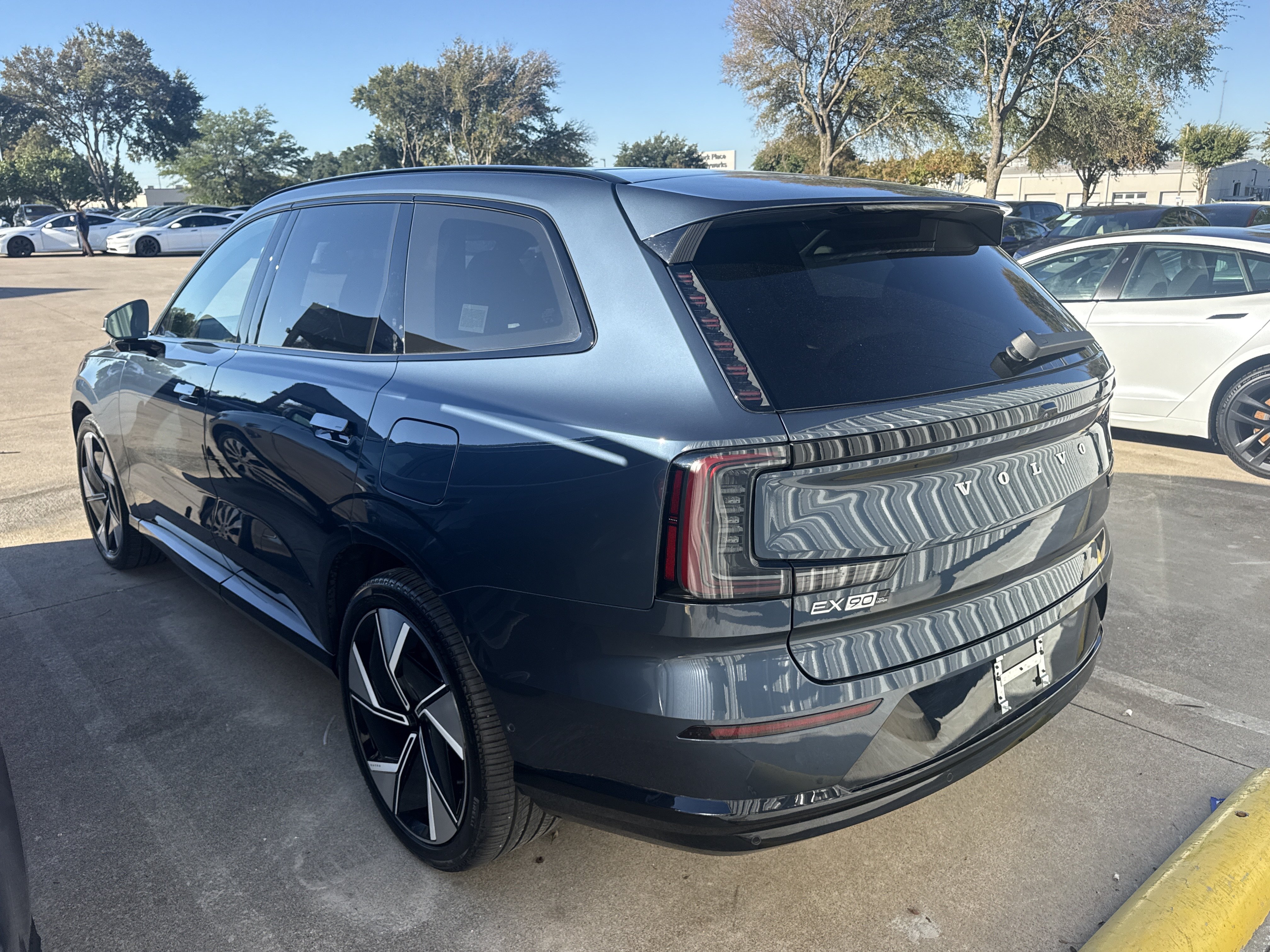 Used 2025 Volvo EX90 Ultra AWD/4WD image 3