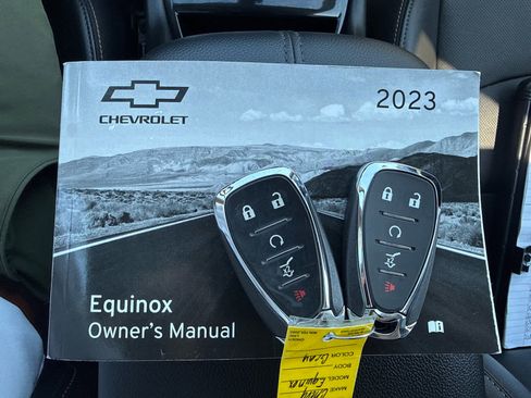 Used 2023 Chevrolet Equinox Premier image 25