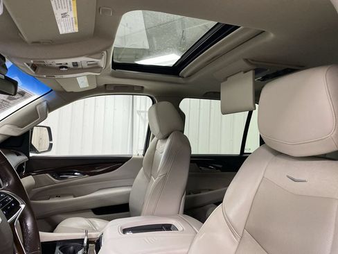 Used 2017 Cadillac Escalade Premium Luxury AWD/4WD image 19