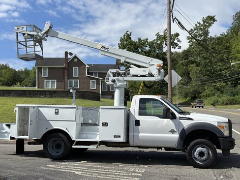 Used 2014 Ford F550 2WD Regular Cab Super Duty image 5