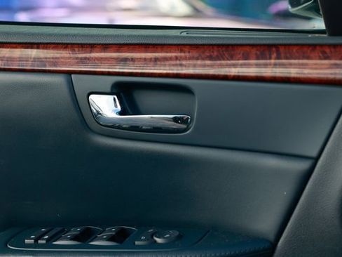 Used 2006 Cadillac DTS Limousine image 45