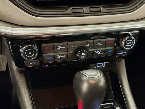 Used 2022 Jeep Compass Limited image 23