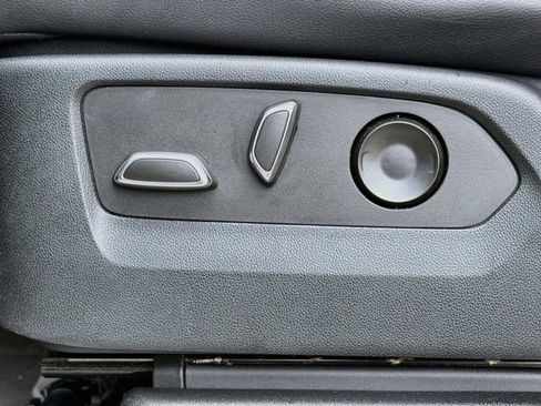 Used 2022 Cadillac Escalade Luxury RWD image 27