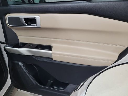 Used 2022 Ford Explorer XLT image 55