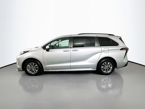 Used 2023 Toyota Sienna XLE FWD image 8