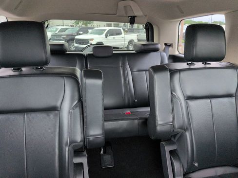 Used 2023 Ford Expedition XLT AWD/4WD image 7