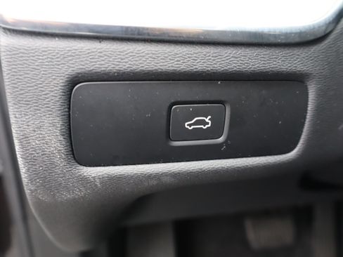 Used 2025 Volvo XC60 B5 Plus image 19