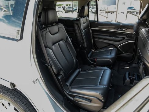 Used 2022 Jeep Grand Cherokee L Limited w/ Luxury Tech Group II AWD/4WD image 47
