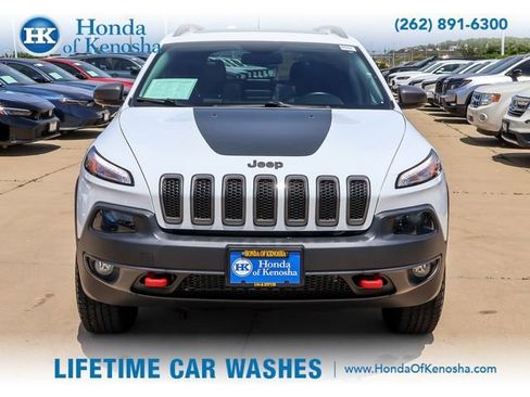 Used 2017 Jeep Cherokee Trailhawk AWD/4WD image 8