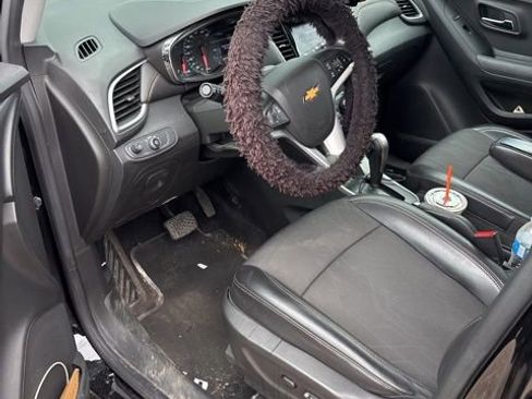 Used 2020 Chevrolet Trax LT w/ LT Convenience Package image 5