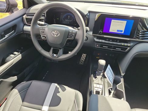 New 2026 Toyota Camry Hybrid FWD image 26