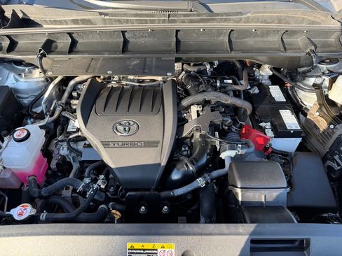 Used 2024 Toyota Highlander XLE image 42