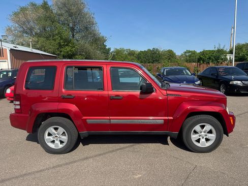 Used 2010 Jeep Liberty Sport AWD/4WD image 4