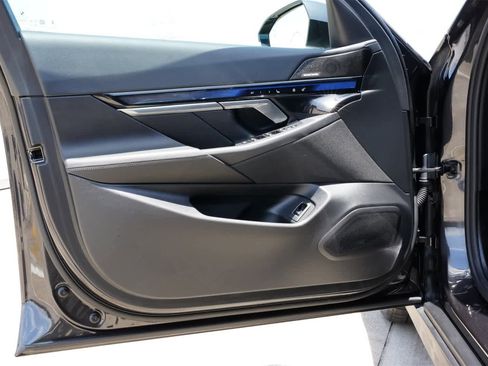 Used 2024 BMW i5 eDrive40i image 18