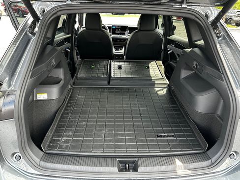 Used 2025 Volkswagen Tiguan SE R-Line AWD/4WD image 12