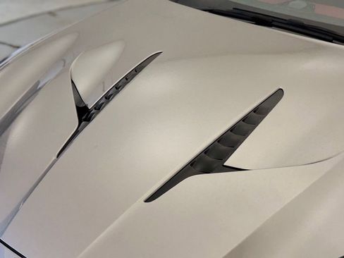 Used 2025 Aston Martin Vanquish image 31