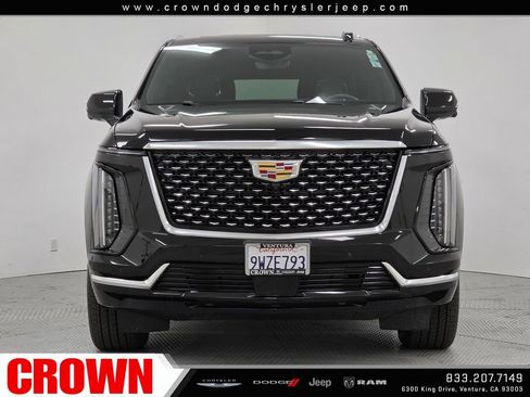 Used 2026 Cadillac Escalade Luxury AWD/4WD image 2