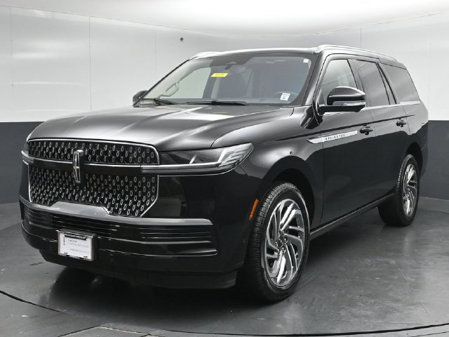 Certified 2025 Lincoln Navigator Reserve AWD/4WD image 3