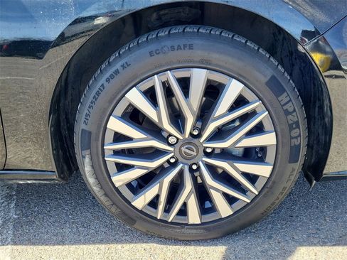 Used 2024 Nissan Altima 2.5 SV image 17