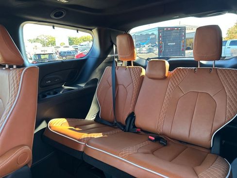 New 2026 Chrysler Pacifica Pinnacle image 28