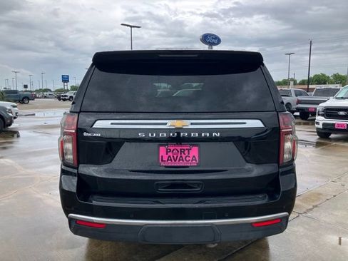 Used 2023 Chevrolet Suburban LS RWD image 6