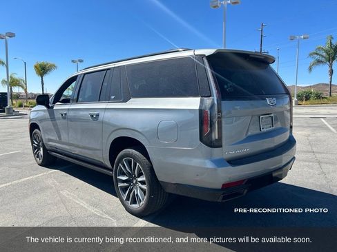 Used 2023 Cadillac Escalade ESV Sport Platinum w/ Heavy-Duty Trailer Package AWD/4WD image 9
