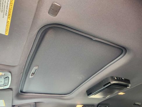 Used 2021 Toyota Sienna Limited FWD image 24