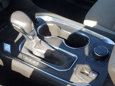 Used 2022 Chevrolet Traverse LT image 23