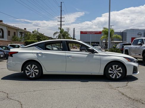 Used 2024 Nissan Altima 2.5 S FWD image 3
