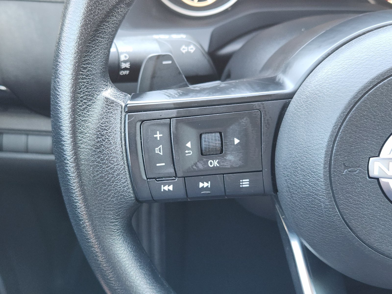Used 2024 Nissan Pathfinder S FWD image 34