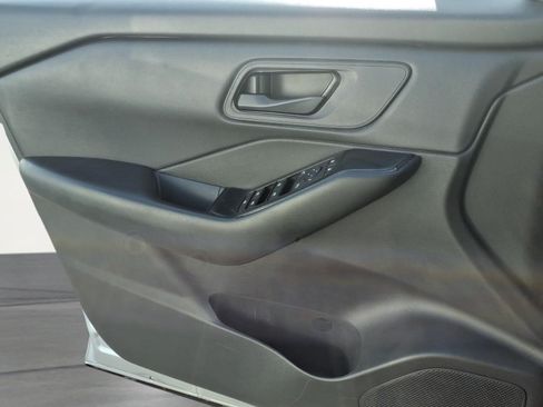 Used 2024 Nissan Rogue S FWD image 18