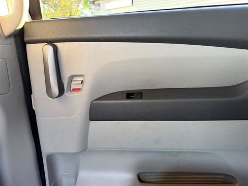 Used 2012 Honda Odyssey LX image 17
