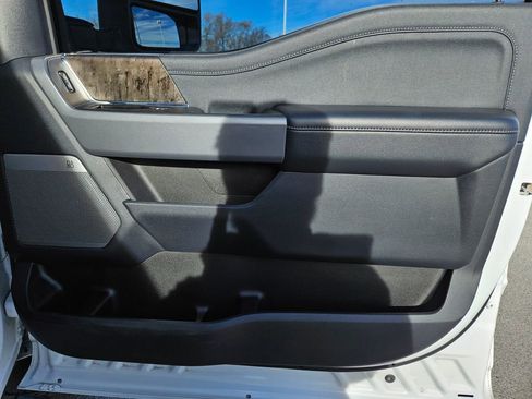 Used 2024 Ford F250 Lariat w/ Chrome Package image 32