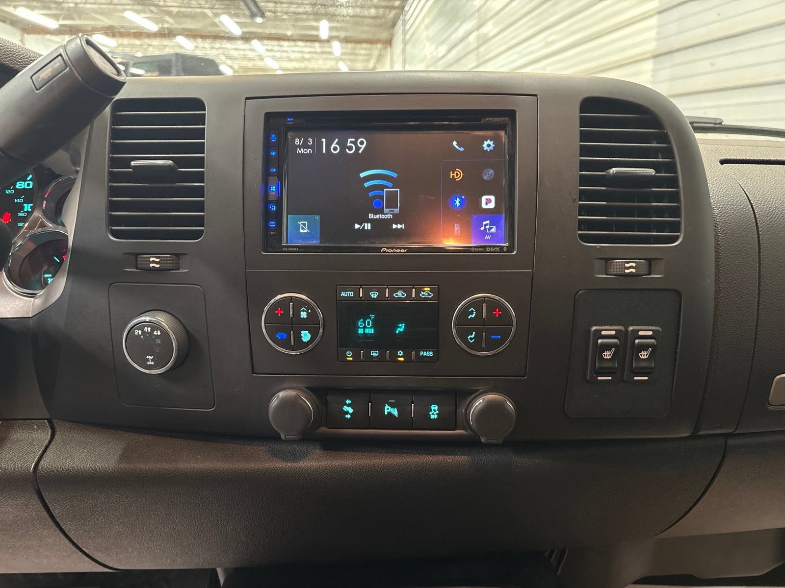 Used 2014 GMC Sierra 2500 SLE w/ SLE Preferred Package AWD/4WD image 18