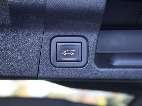 Used 2023 GMC Acadia SLT image 29