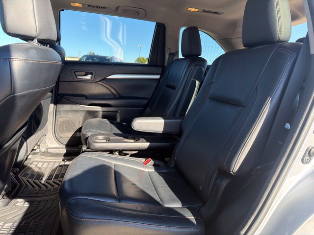 Used 2014 Toyota Highlander XLE FWD image 19