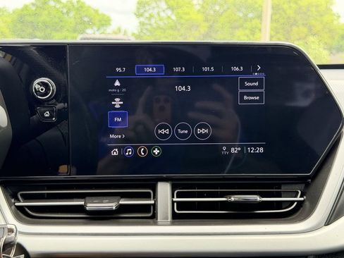 Certified 2024 Chevrolet Trax RS image 23