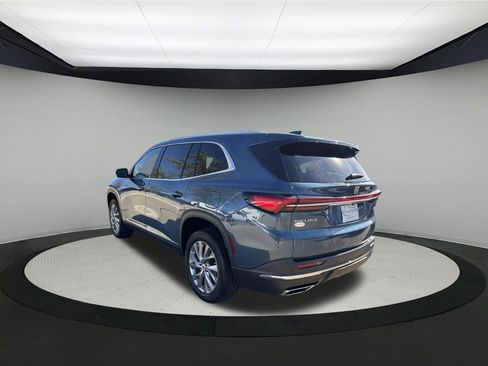 Used 2025 Buick Enclave Preferred FWD image 3