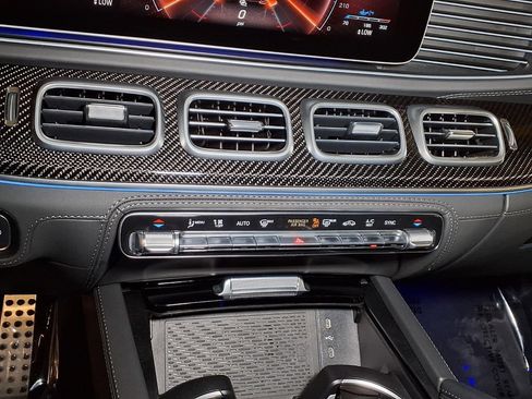 Used 2025 Mercedes-Benz GLS 63 AMG 4MATIC image 5