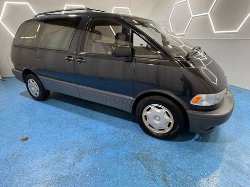Used 1995 Toyota Previa DX image 11