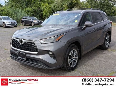 Used 2025 Toyota Highlander XLE AWD/4WD image 7