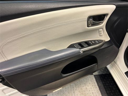 Used 2015 Toyota Avalon XLE Touring image 7