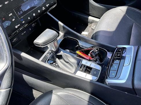 Used 2022 Hyundai Santa Cruz Limited AWD/4WD image 9