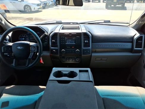 Used 2018 Ford F250 XLT image 3