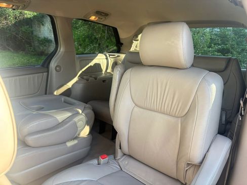 Used 2008 Toyota Sienna XLE image 13