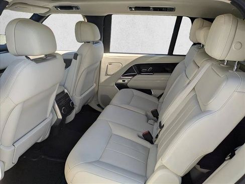 Used 2025 Land Rover Range Rover Long Wheelbase SE AWD/4WD image 17