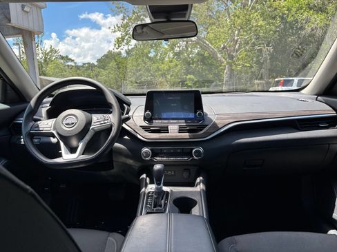 Used 2025 Nissan Altima 2.5 SV FWD image 33