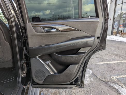 Used 2016 Cadillac Escalade Platinum image 37